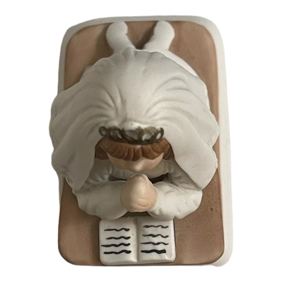 Enesco Religious Girl First Holy 1st Communion Ceramic Figure Statue VTG 1981 - Picture 10 of 14